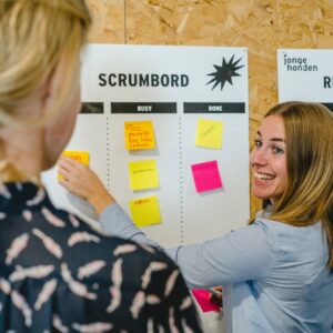 Jonge Honden geeft Scrum training