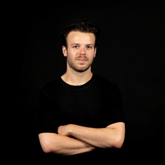 Jonge hond Bram van Ommen