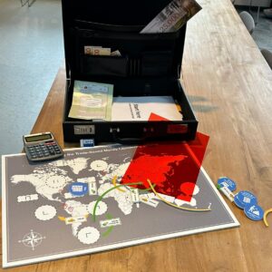 Koffer met spelelementen van de escape game voor accountants
